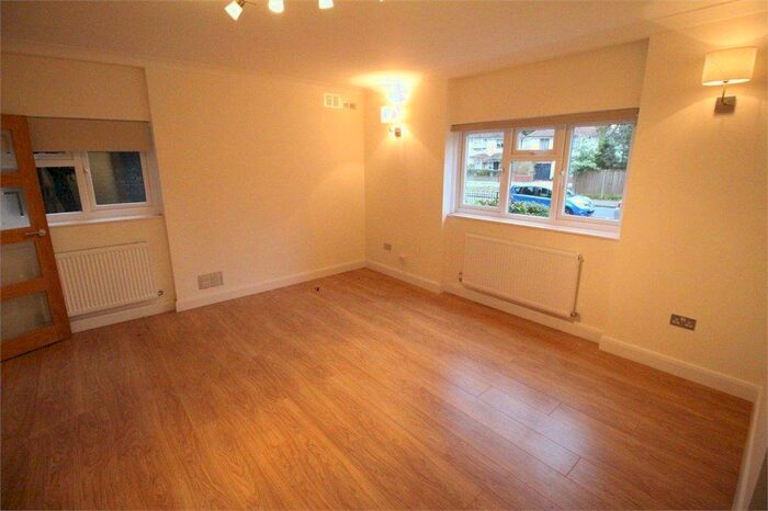 1 Bedroom Ground Flat To Rent In Lodge Close, Edgware, HA8