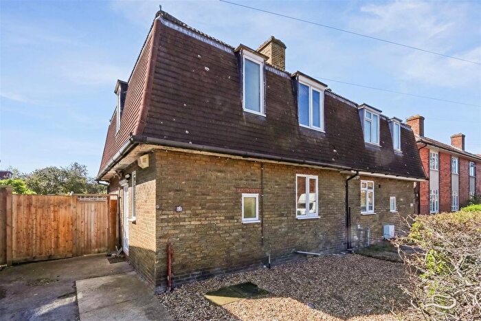 3 Bedroom Semi Detached House For Sale In Broadmead, London, SE6