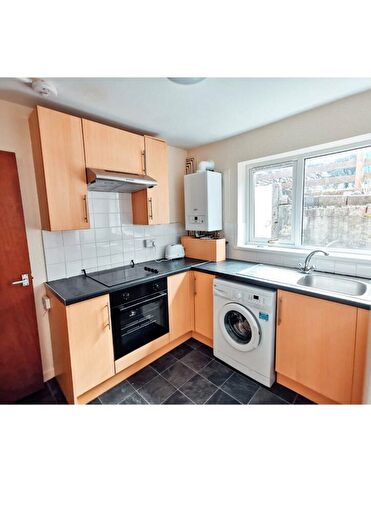 5 Bedroom House To Rent In Rhyddings Park Rd, Brynmill, Swansea, SA2