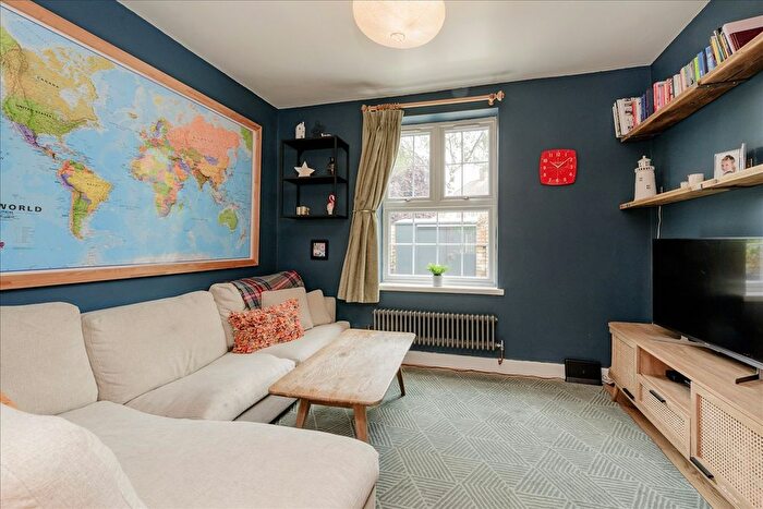 3 Bedroom Semi-Detached House For Sale In Sawley Road, Shepherd's Bush, W12