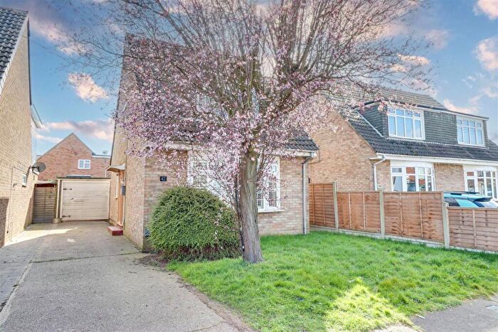 4 Bedroom Detached House For Sale In * Star Buy * Langford Crescent, Benfleet, SS7