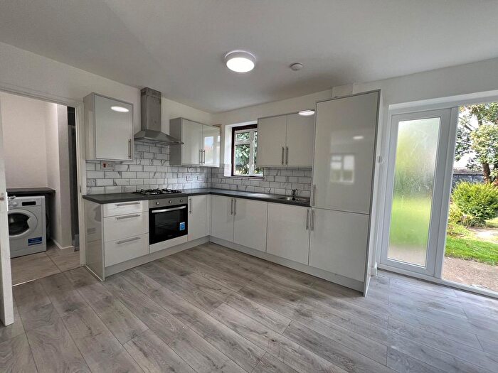 4 Bedroom Semi-Detached House To Rent In Princes Park, Rainham, RM13