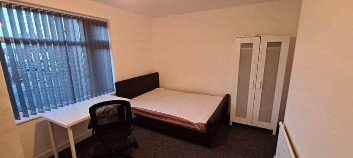 5 Bedroom Semi-Detached House To Rent In Beeston Road, Nottingham, NG7