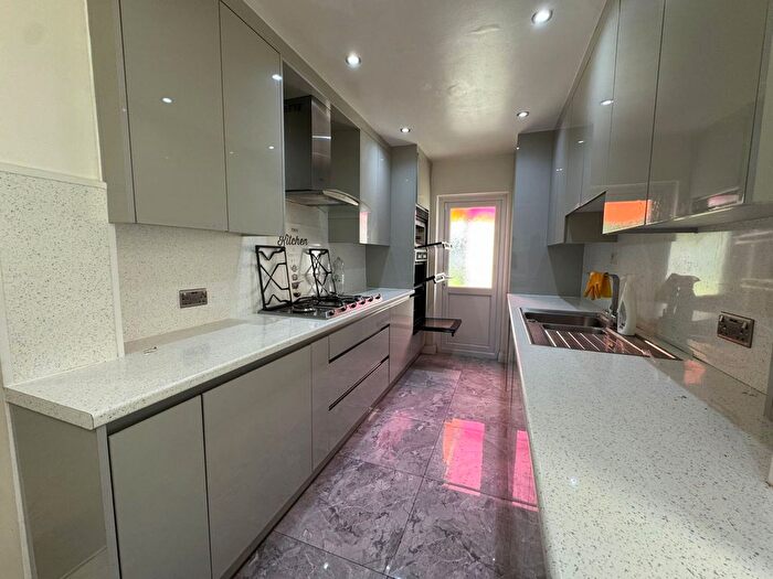 3 Bedroom Semi-Detached House To Rent In Hayes, UB3