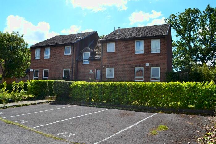 1 Bedroom Studio To Rent In Mortimer Gardens, Tadley, RG26