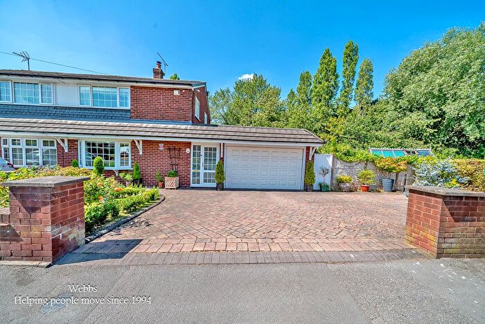 3 Bedroom Semi-Detached House For Sale In Bentley Lane, Walsall, WS2