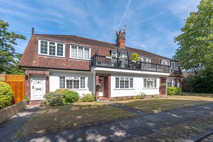 2 Bedroom Flat For Sale In Park Close, Hampton, TW12