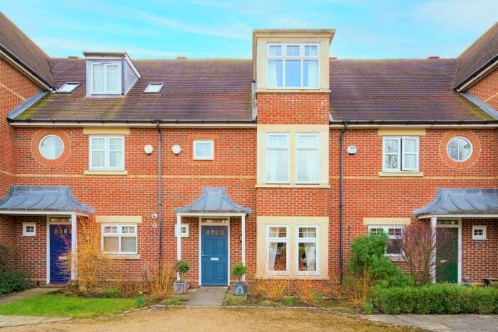 4 Bedroom Terraced House To Rent In Stone Meadow, Oxford, OX2