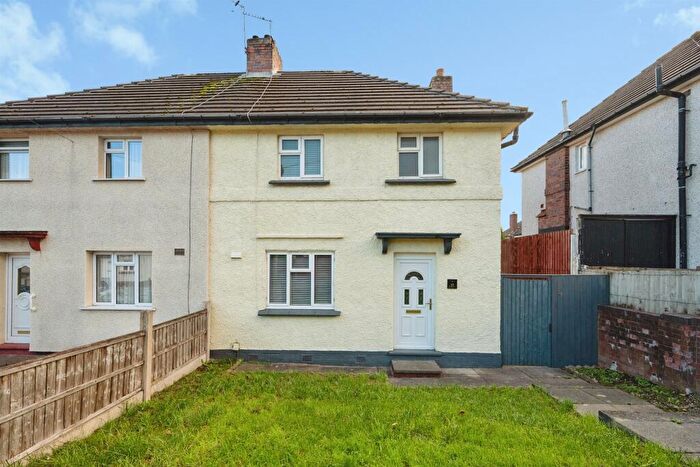 3 Bedroom Semi-Detached House For Sale In Laburnum Road, Dudley, DY1