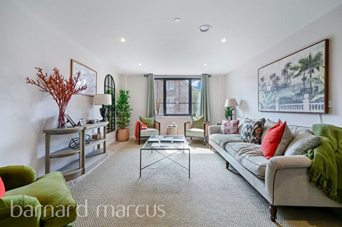 2 Bedroom Flat For Sale In Fallsbrook Road, London, SW16