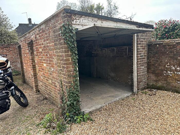 Garage / Parking To Rent In Garage, Manor Gardens, Ringwood, Hants, BH24