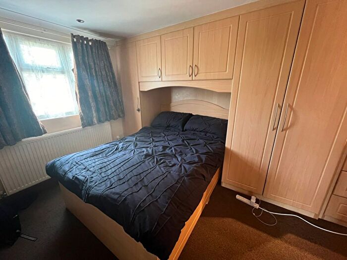 4 Bedroom Semi-Detached House To Rent In Chadwell Avenue, Romford, RM6