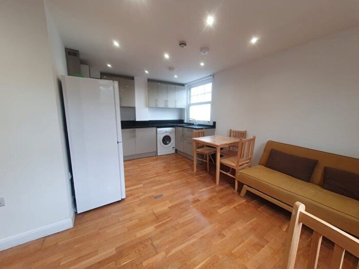 2 Bedroom Flat To Rent In London, N16