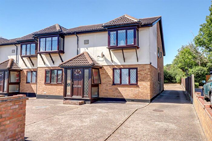 1 Bedroom Flat For Sale In High Road, Benfleet, Essex, SS7