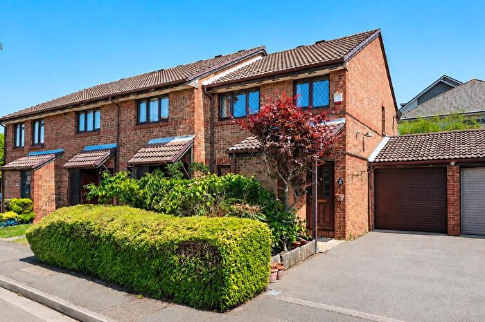 3 Bedroom End Of Terrace House For Sale In Hawthorne Crescent, West Drayton, UB7