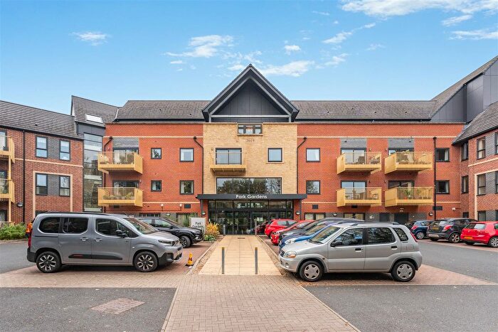 2 Bedroom Flat For Sale In Park Gardens, Bath Road, Banbury, OX16
