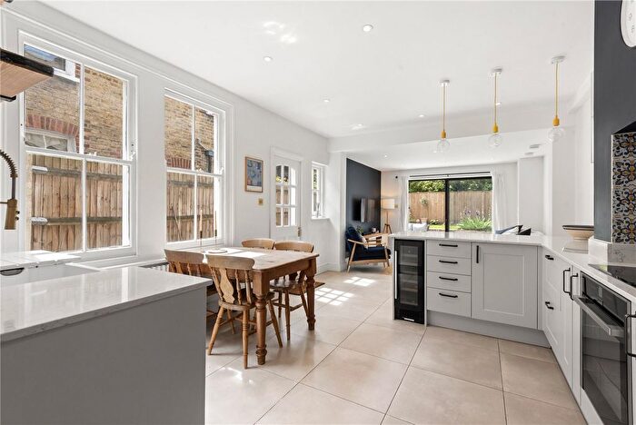 2 Bedroom Flat For Sale In Mantilla Road, SW17