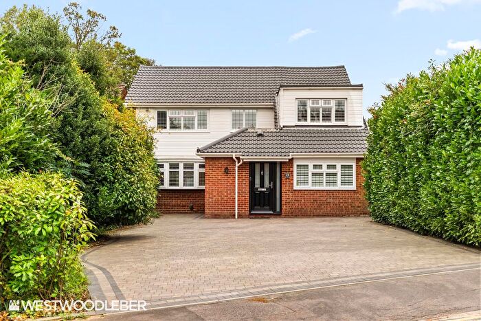 4 Bedroom Detached House For Sale In Sheredes Drive, Hoddesdon, EN11