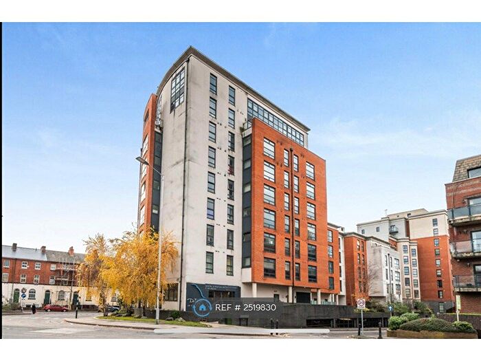 3 Bedroom Flat To Rent In Kennet Street, Reading, RG1
