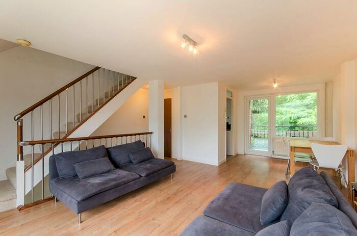 2 Bedroom Maisonette To Rent In Edge Hill, Wimbledon, London, SW19