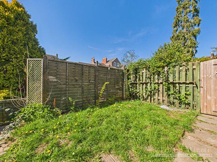 3 Bedroom End Of Terrace House For Sale In Newington Close, Frome, BA11