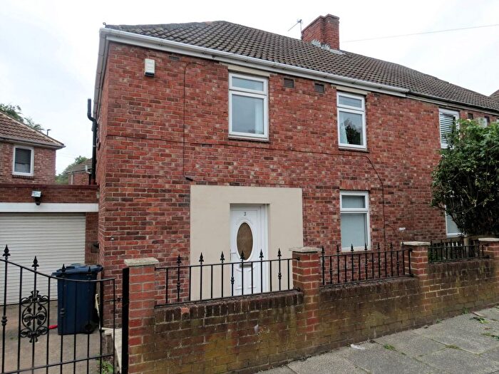 4 Bedroom Semi Detached House To Rent In Pendower Way, Newcastle Upon Tyne, NE15