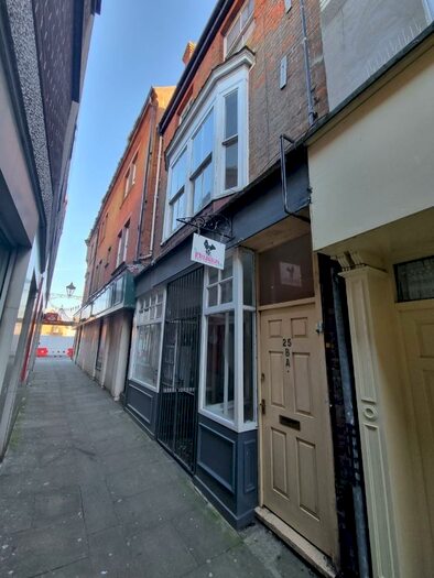 1 Bedroom Flat To Rent In Market Row, Great Yarmouth, Norfolk, NR30
