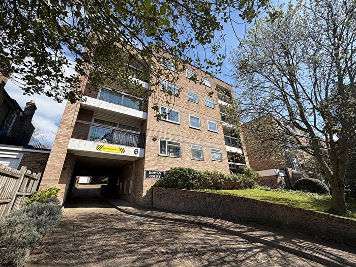 2 Bedroom Flat For Sale In Queens Road, Kingston, KT2