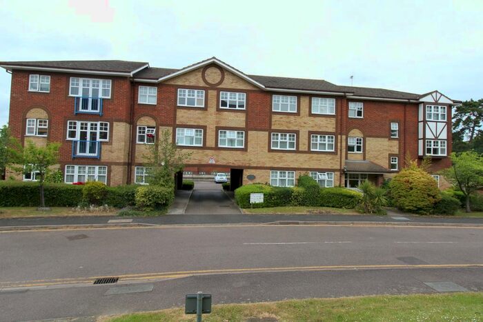 2 Bedroom Flat To Rent In Earls Meade, Luton, LU2
