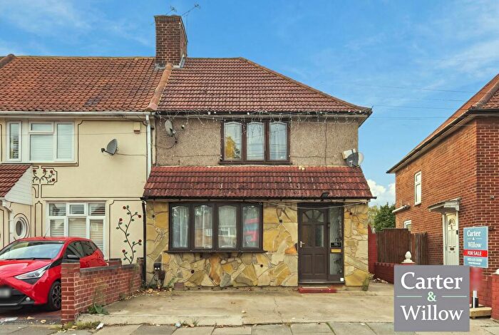 3 Bedroom End Of Terrace House For Sale In Wood Lane, Dagenham, Barking And Dagenham, RM8