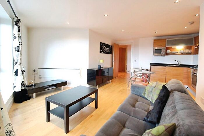 2 Bedroom Flat To Rent In The Boulevard, Leeds, West Yorkshire, LS10