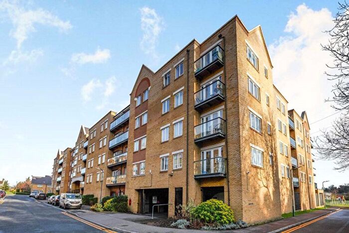 1 Bedroom Flat For Sale In Black Eagle Drive, Northfleet, Gravesend, Kent, DA11