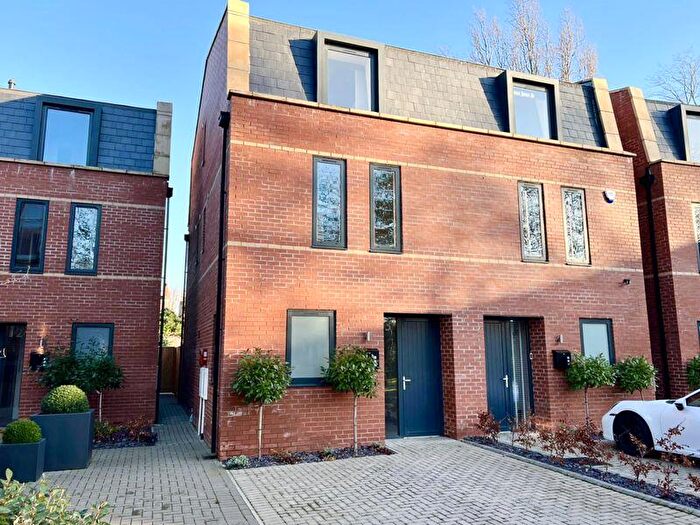 4 Bedroom Semi-Detached House To Rent In The Curve, Welholme Avenue, Grimsby, DN32