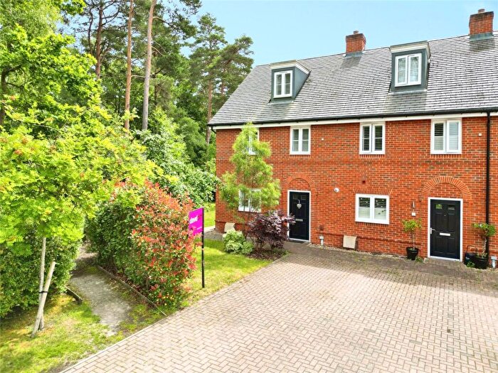 3 Bedroom End Of Terrace House For Sale In Charity Way, Crowthorne, Berkshire, RG45