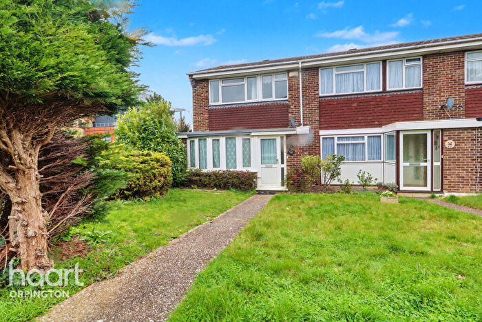 3 Bedroom End Of Terrace House For Sale In Wellbrook Road, Orpington, BR6