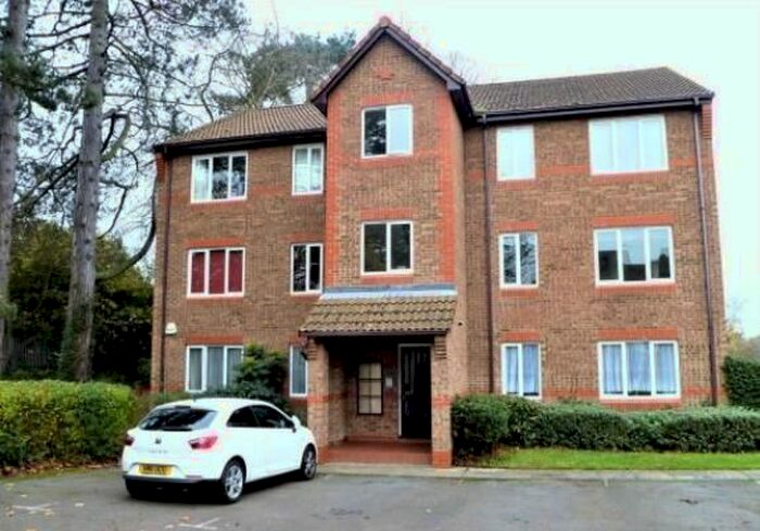 2 Bedroom Flat To Rent In Nutfield Court, Southampton, SO16