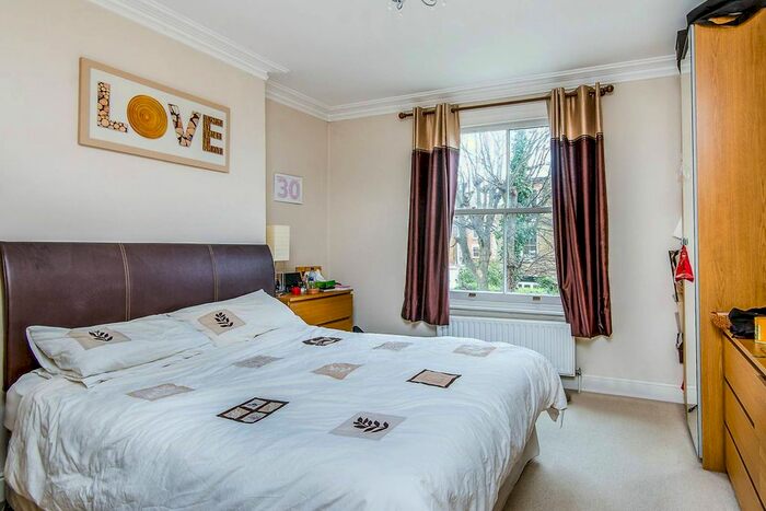 2 Bedroom Flat To Rent In Louisville Road, Balham, London, SW17