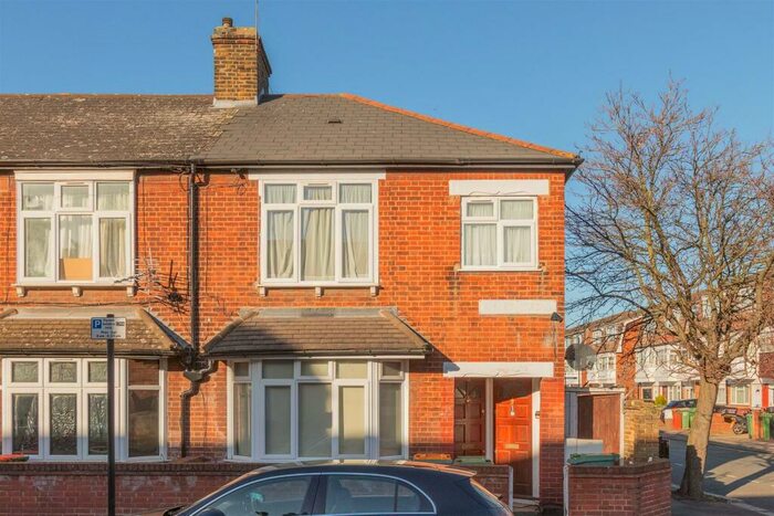 2 Bedroom Flat To Rent In Ripley Road, Royal Docks, E16