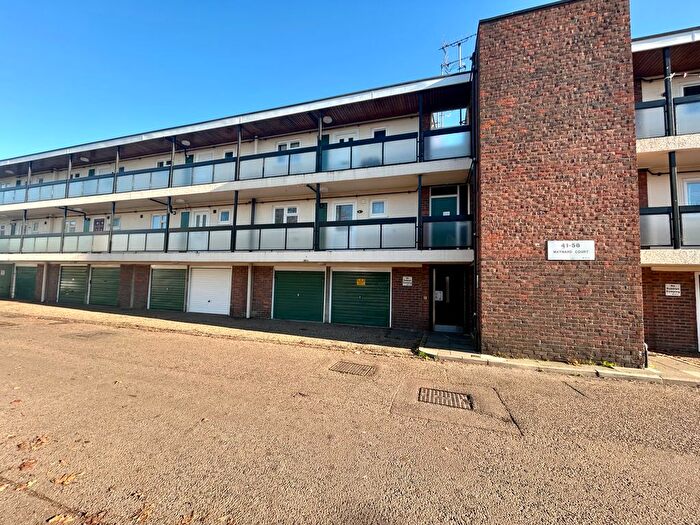 1 Bedroom Flat For Sale In Maynard Court, Waltham Abbey, EN9