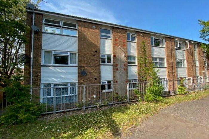 2 Bedroom Flat To Rent In Rye Close, Guildford, GU2