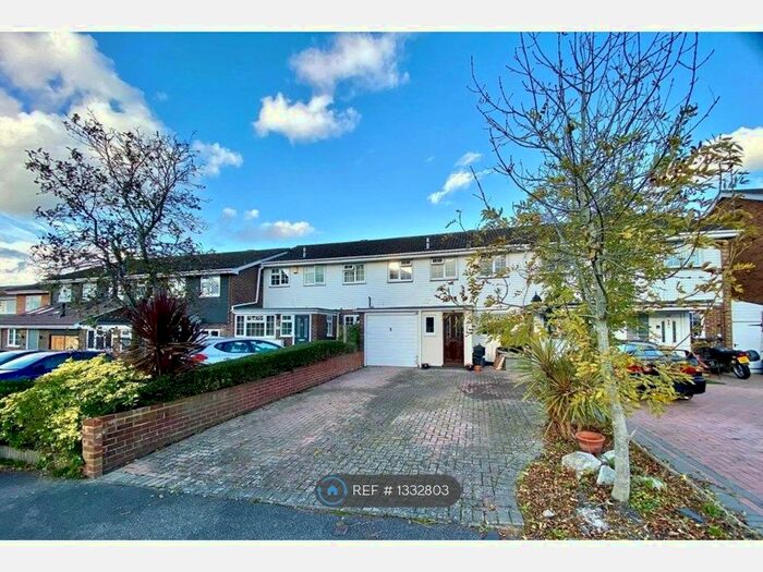 4 Bedroom Semi-Detached House To Rent In Bathurst Road, Winnersh, Wokingham, RG41