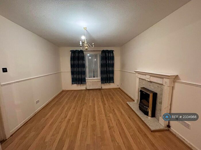 3 Bedroom Semi-Detached House To Rent In Glen Dewar Place, Glasgow, G53