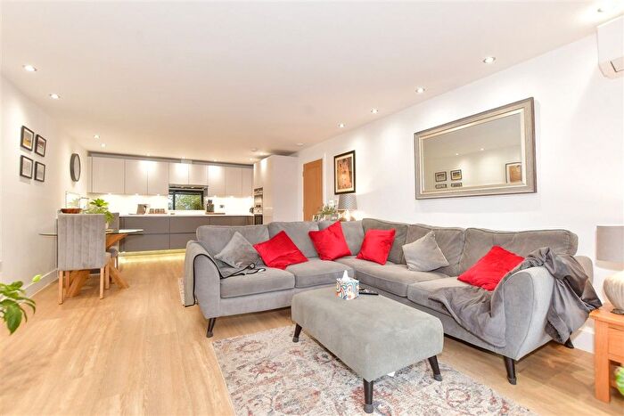 2 Bedroom Flat For Sale In Prospect Road, Hythe, Kent, CT21