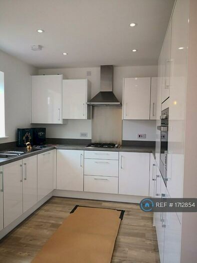 3 Bedroom End Of Terrace House To Rent In Bath Crescent, Bicester, OX26