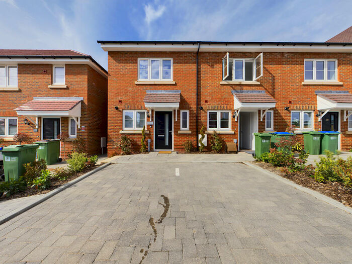 2 Bedroom End Of Terrace House To Rent In Brighton Link, Faygate, RH12