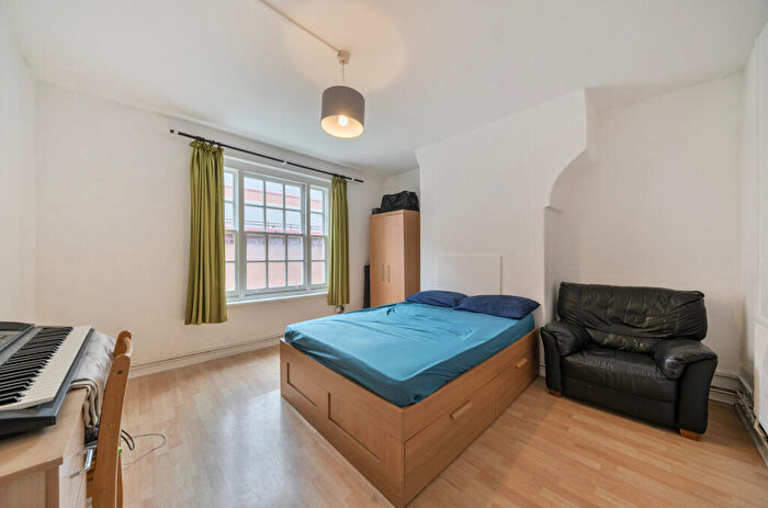 3 Bedroom Flat For Sale In Chalton Street, London, NW1