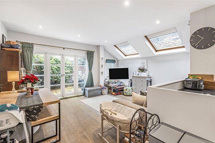 2 Bedroom Flat To Rent In Kilkie Street, Fulham, London, SW6