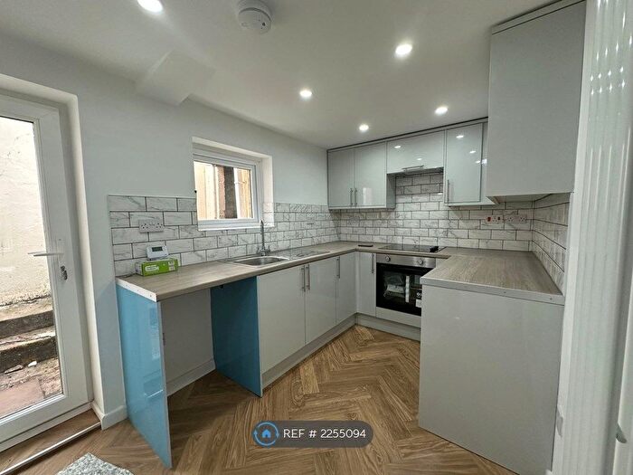 3 Bedroom Terraced House To Rent In Fox Street, Treharris, CF46