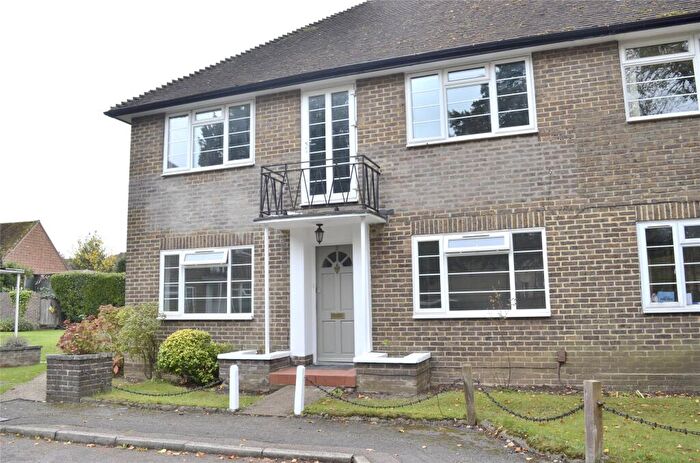 2 Bedroom Maisonette To Rent In Gatton Close, Sutton, SM2