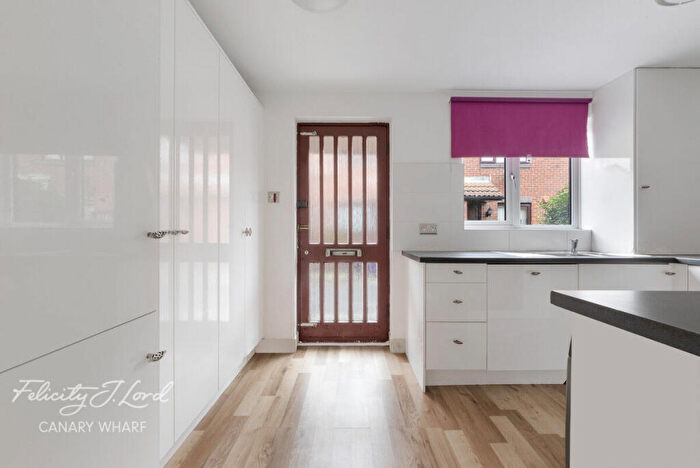 2 Bedroom Terraced House For Sale In Claire Place, London, E14